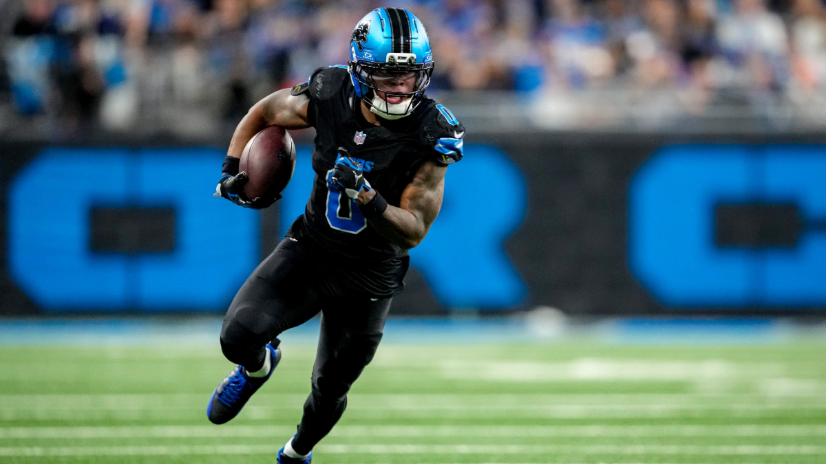  Jahmyr Gibbs #0 of the Detroit Lions runs in action against the New York Giants at Ford Field on November 23, 2025 in Detroit, Michigan.