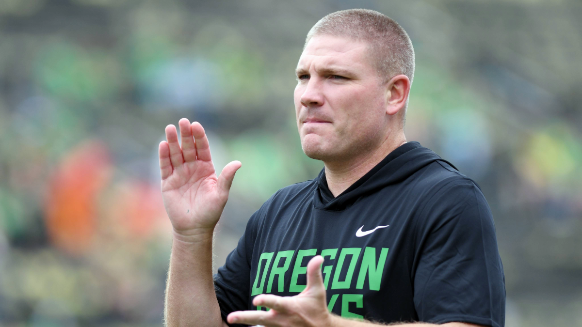 Oregon Ducks defensive coordinator and linebackers coach Tosh Lupoi coaches pregame drills during a college football game between the Oklahoma State Cowboys and the Oregon Ducks on September 6, 2025, at Autzen Stadium in Eugene, Oregon.