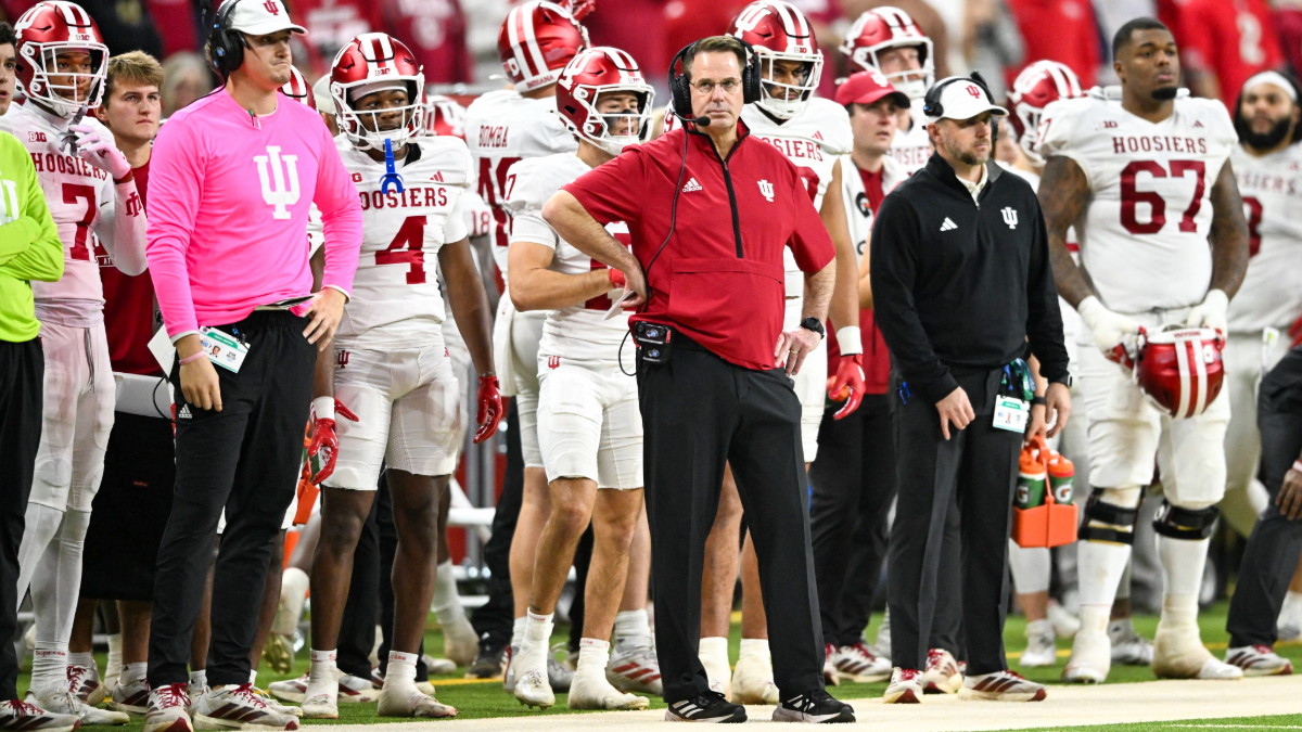 Indiana Hoosiers head coach Curt Cignetti during the Big Ten Championship football game between the Indiana Hoosiers and the Ohio State Buckeyes on December 6, 2025 at Lucas Oil Stadium in Indianapolis, IN.