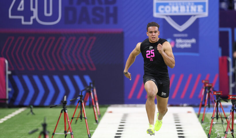 Eli Stowers of the Vanderbilt Commodores participates in the 40-yard dash during the 2026 NFL Scouting Combine at Lucas Oil Stadium on February 27, 2026 in Indianapolis, Indiana.
