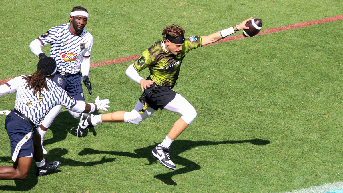 Cincinnati Bengals quarterback Joe Burrow runs in a touchdown during the Fanatics Flag Football Classic on March 21, 2026 at BMO Stadium in Los Angeles, Calif.