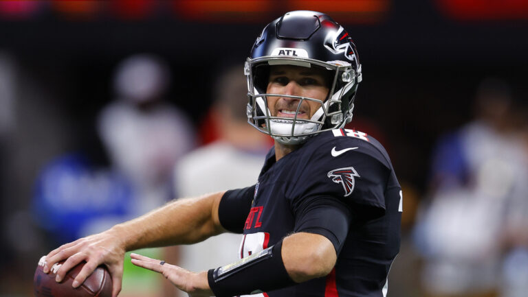 Kirk Cousins #18 of the Atlanta Falcons warms up prior to the game against the Pittsburgh Steelers at Mercedes-Benz Stadium on September 8, 2024 in Atlanta, Georgia.