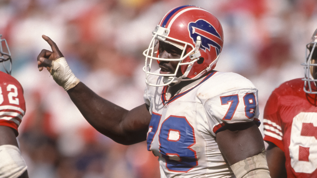 Bruce Smith #78 of the Buffalo Bills plays in a National Football League game against the San Francisco 49ers on September 13, 1992 at Candlestick Park in San Francisco, California.