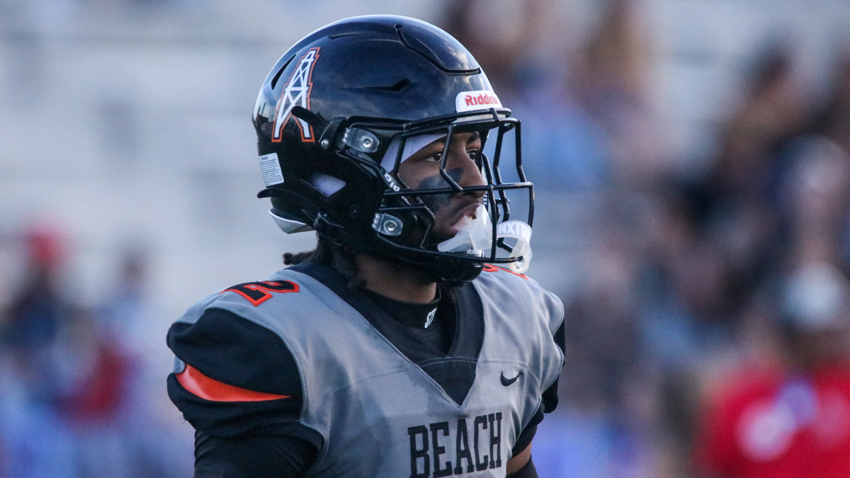 Huntington Beach DB Dylin Bruce (2027) looks to the sideline in a matchup between Huntington Beach and Los Alamitos on August 27, 2026 at Cap Sheue Field in Huntington Beach, California.