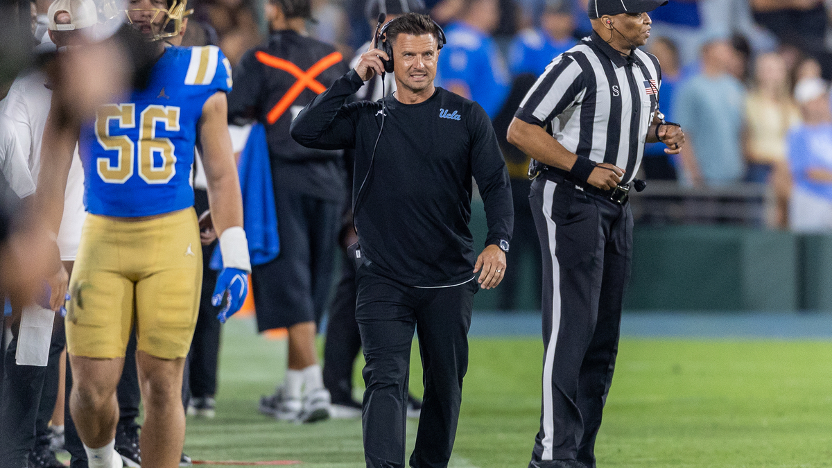 Five Storylines to Watch for No. 21 UCLA Against No. 13 Oregon