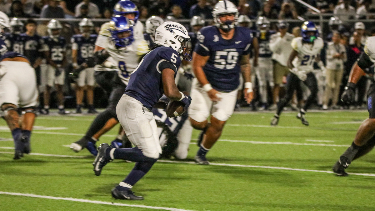 St. John Bosco running back Maliq Allen runs the ball in a game between St. John Bosco and Santa Margarita at Panish Family Stadium in Bellflower, California on Oct. 16, 2026.